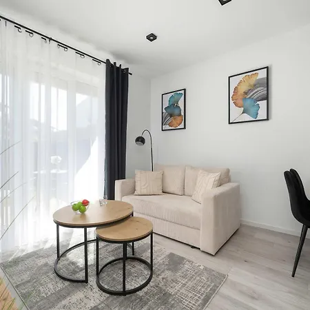 Comfortable For 4 Guests With Terrace, Garden And Projector By Renters * ורוצלב