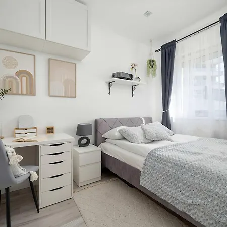 דירה Comfortable For 4 Guests With Terrace, Garden And Projector By Renters