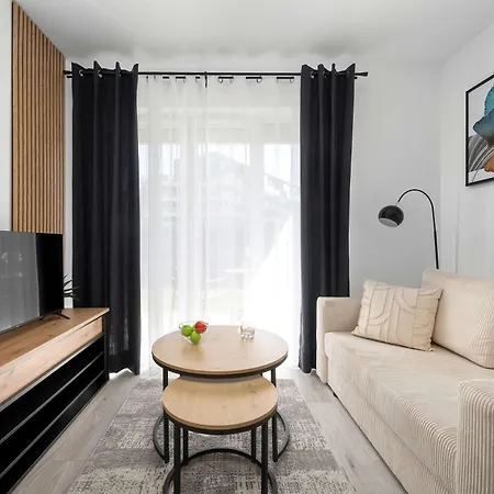 Comfortable For 4 Guests With Terrace, Garden And Projector By Renters ורוצלב