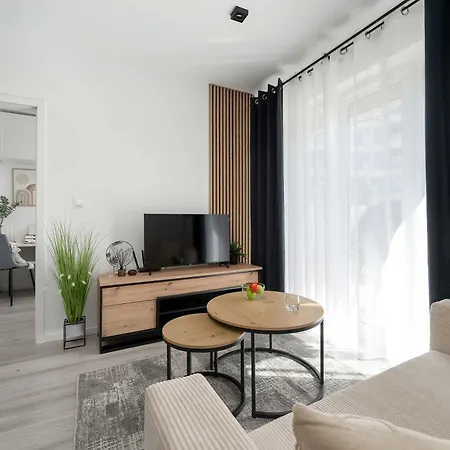 Апартаменти Comfortable For 4 Guests With Terrace, Garden And Projector By Renters Вроцлав